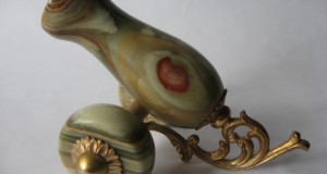 Tun decorativ, masiv, confectionat din piatra semipretioasa (onix)