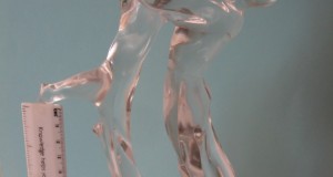 Statueta deosebita, confectionata din cristal,  masiva