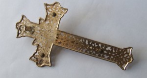 Cruce decorativa, confectionata din metal aurit