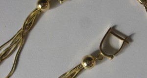 Set modern, compus din cercei si colier, din aur de 14 k