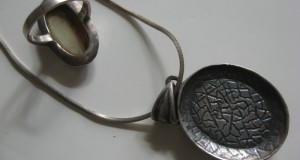 Set vechi, din argint, cu sidef si marcasite