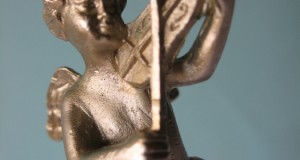 Statueta, miniatura deosebita, reprezentand un ingeras