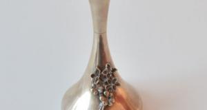 Vaza mica de argint floare 01256