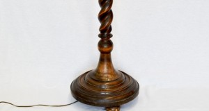 Lampadar cu picior din lemn 018228