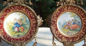 2 tablouri rame bronz rococo cu portelan scene romantice