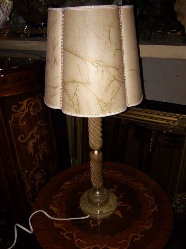 Lampadar deosebit in stilul Baroc cu talpa din marmura cu alama,functionala,stare impecabila,60 cm h