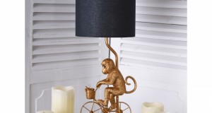 Lampa de masa cu o maimuta cu bicicleta CW249