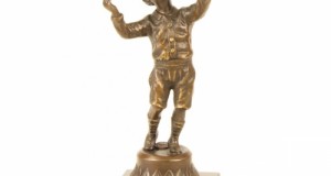 Baietel cu pasarea - statueta din bronz pe soclu din marmura VG-100