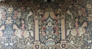 Garnitură fotoliu și canapea sec. XIX în stil baroc, tapiserie textilă Jaquard, scene flamande, stejar, accesorii originalfier.