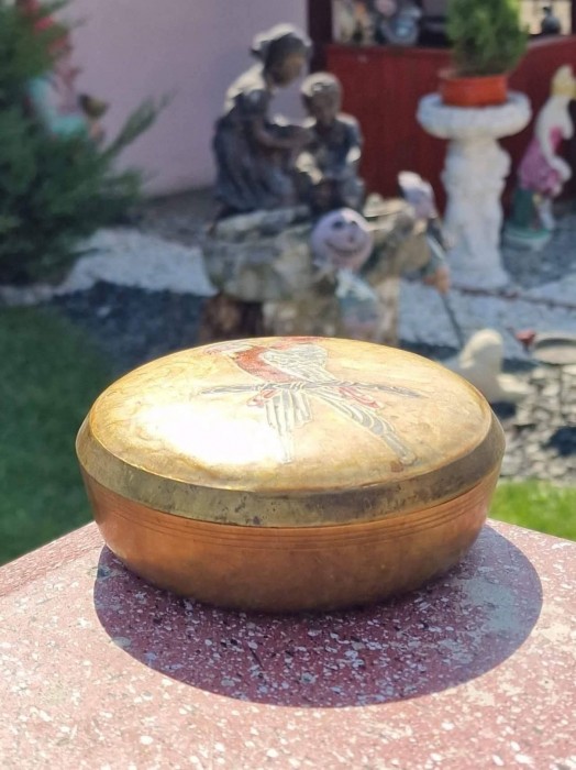 Caseta din alamă