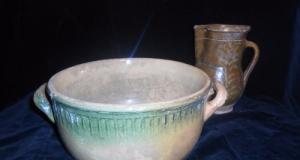 Cratita veche din ceramica