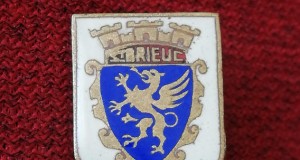 insigna cu blazon St.Brieuc