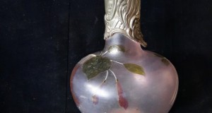 Carafă, decantor sticla cu decor flori metalice stil Art Nouveau