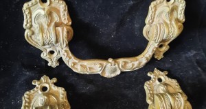 maner tragator din bronz masiv de la mobilier de epoca
