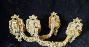 maner tragator din bronz masiv de la mobilier de epoca