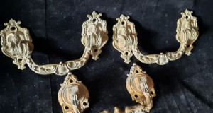 maner tragator din bronz masiv de la mobilier de epoca