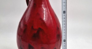ulcior cu toarta ceramica de studio Hartwig Heyne anii ` 60 inaltime 29 cm fat lava glazura nuante de rosu decorativ MCM design
