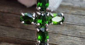 925 PANDANTIV CRUCE CU CHROM DIOPSIDE