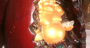 statueta Buddista cu gravura semnul prosperitatii