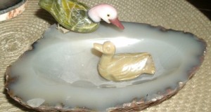 doua ratuste sculpturi piatra semipretioasa ,vintage