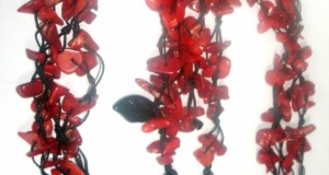 colier coral rosu si pandantiv coral floare pe snur matase,trei siraguri