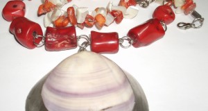 colier oriental  coral ,perle si sidef cu pandantiv scoica sidef