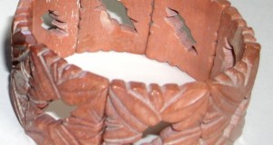 bratara lemn santal sculptat pe elastic si bratara carapace
