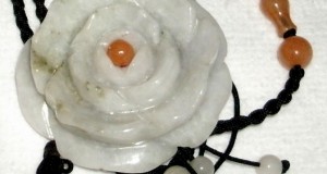 pandantiv oriental floare jad sculptat