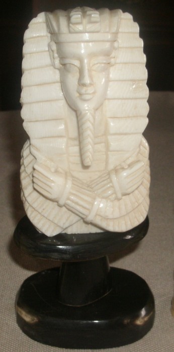 statueta  bust egiptean din fildes cu stativ