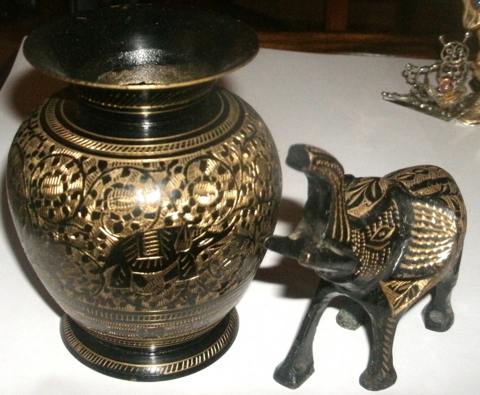elefant si vaza antica orientala alama cu gravura