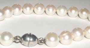 bratara perle albe naturale inchizator