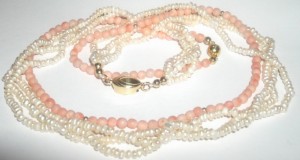colier coral Angel Sky si perle baroc marunte ,trei siraguri