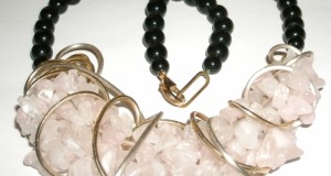 colier art deco pietre naturale cuart roz si onix ,