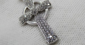 Cruciulita cruce aur alb 18k celtica cu 75 diamante