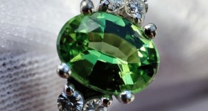 Inel aur 18k cu Tsavorit natural Tsavorite si diamante unicat diamant