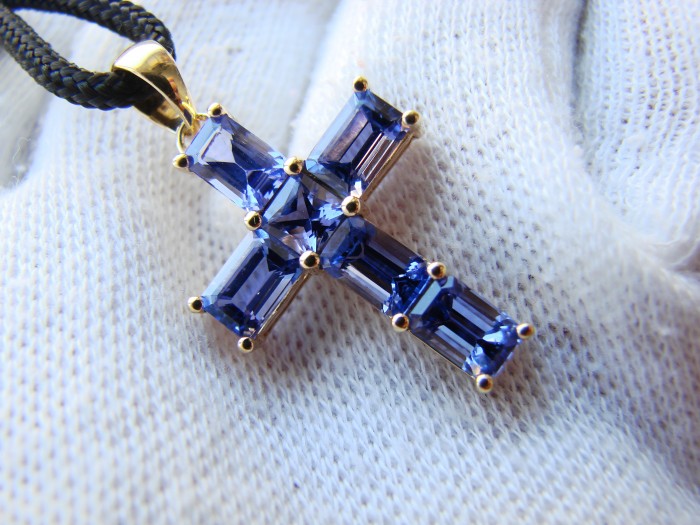 cruciulita cruce aur 18k cu tanzanit tanzanite