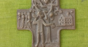 Cruce de bronz germana de epoca Zacheu si Isus