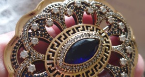 BROȘĂ HURREM ELEGANTĂ ARGINT 925 AURIT CU SAFIR