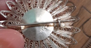 Broșă veche din argint