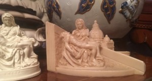 Deosebite statuete Pieta ,impact vizual,Italia