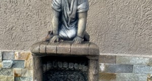 Deosebita statueta cu piedestal pt gradina-Austria