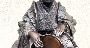 Spectaculoasă statueta-bronz-gheisa muzician-25 kg-Anglia