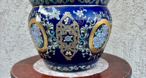 Eleganta jardiniera-portelan glazurat-email-decoruri aur-medalioane florale-Franta
