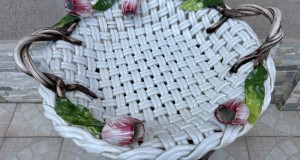 Impozanta fructiera-centru de masa-ceramica Bassano-ornamente florale-Italia