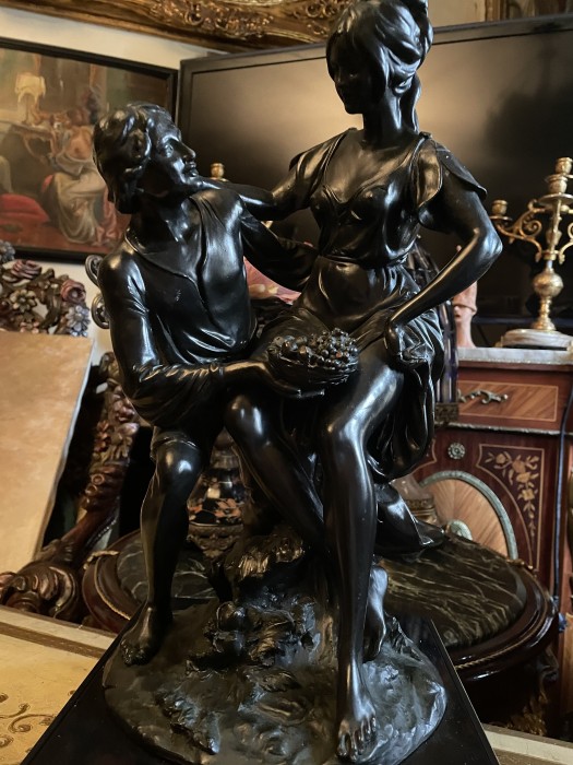 Eleganta statueta cu postament mobil din lemn, Franța